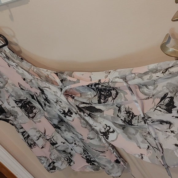 Super Cute Sioni Blouse ❤️ - Picture 3 of 6